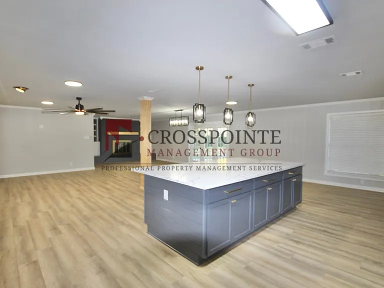 1809 Glen Arbor St — Photo 11