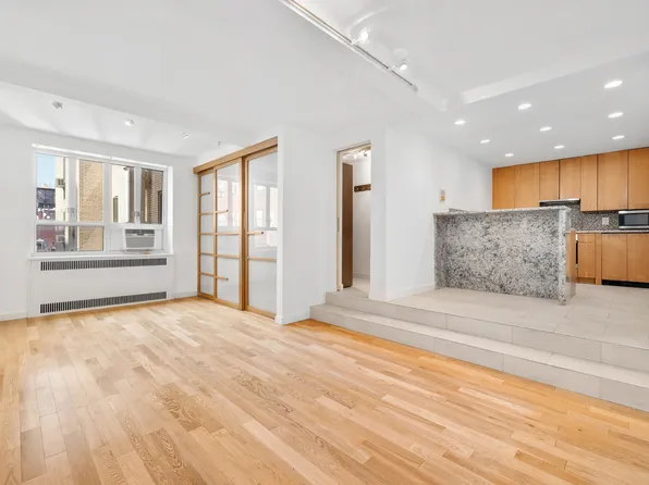 200 West 20th Street image 2 of 18