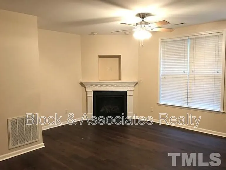 5504 Bradford Pear Ct — Photo 2
