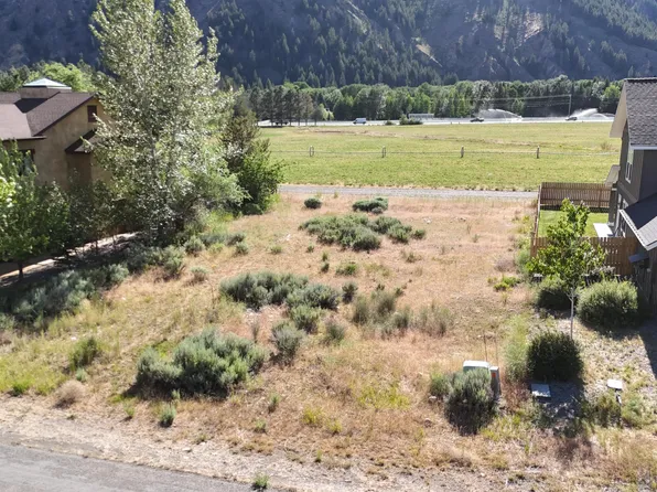 1351 N 2nd Ave, Hailey, ID 83333