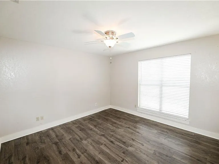 1302 Danbury Sq #A — Photo 30