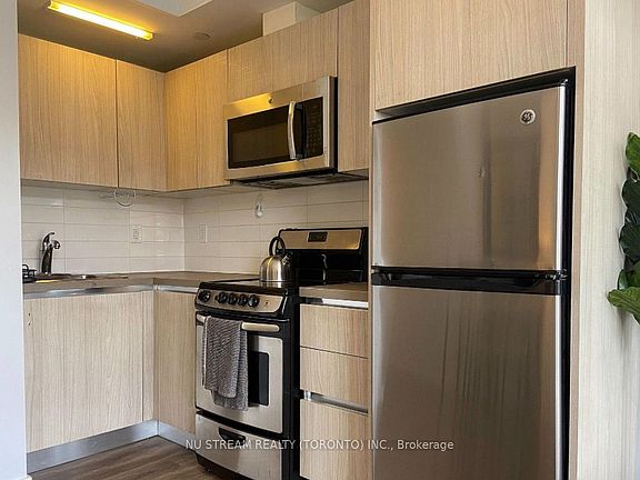 2nd image of 335 College St #202