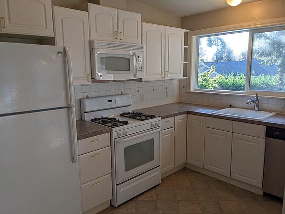 5th image of 3025 62nd Ave SE