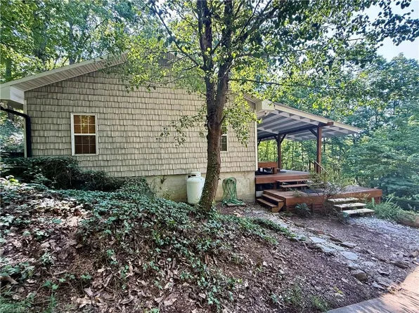 900 Smokey Mountain Trl, North Wilkesboro, NC 28659