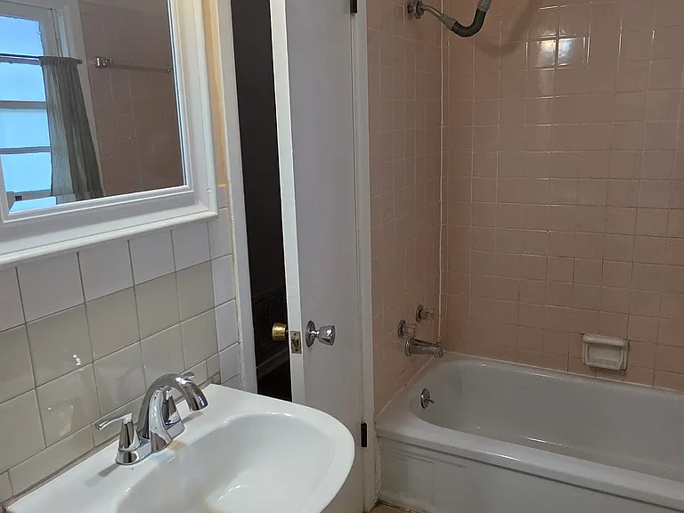 2117 Grand Ave — Photo 3