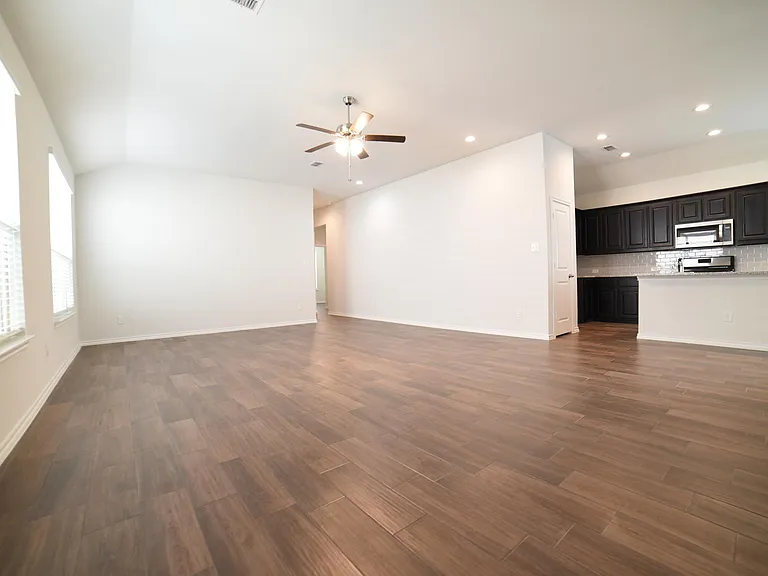 1407 Buckley St — Photo 16