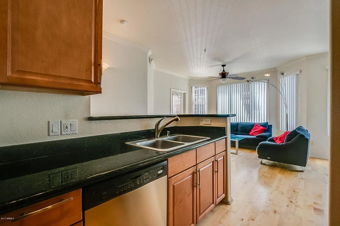 2 bed, 1082 sqft, $1,950 — Photo 3