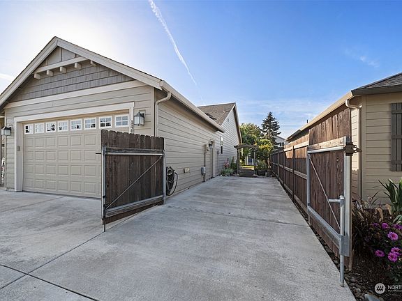 2nd image of 14005 NE 92nd Circle