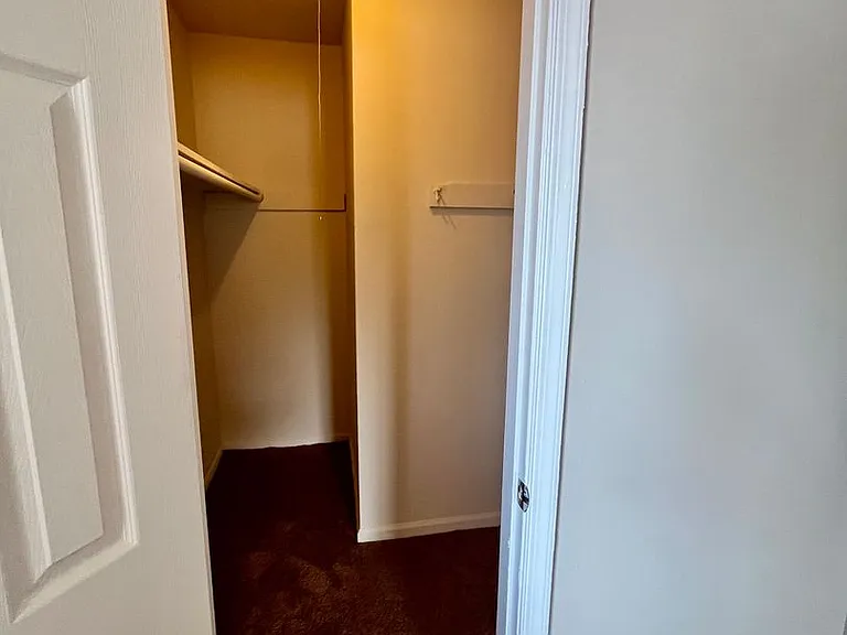 Oak Tree Apartments — Photo 41