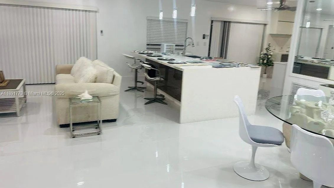 The Cove — Photo 4