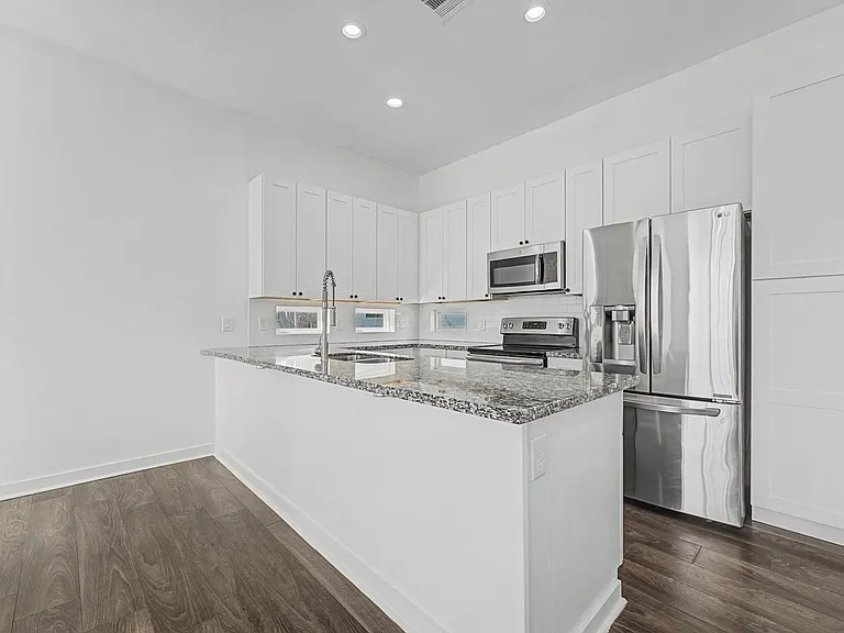 2714 Anita St — Photo 4