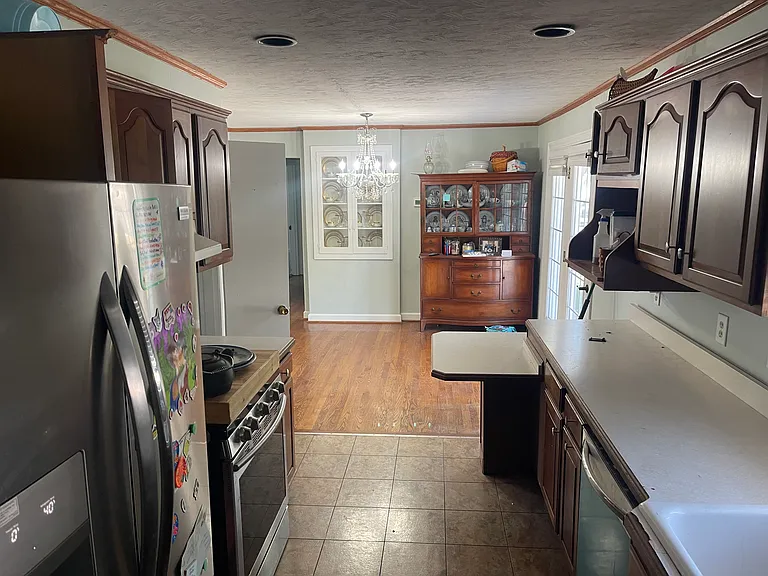 220 Williams St — Photo 12