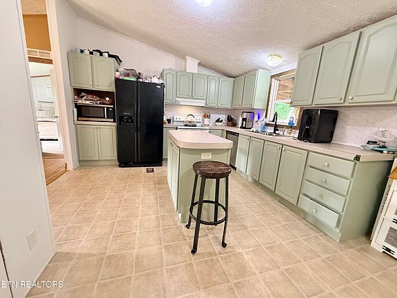 5th image of 10407 Radford Rd