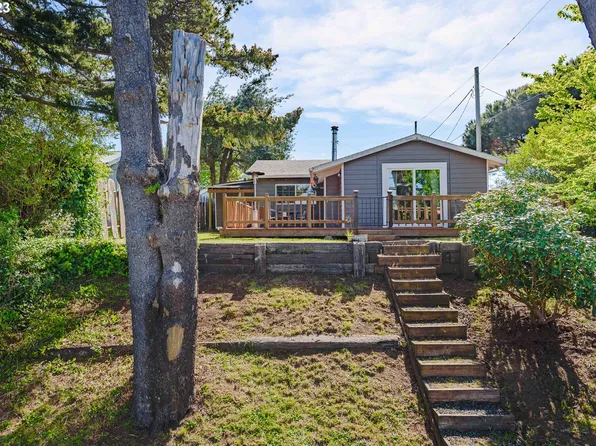 2833 Sherman Ave, North Bend, OR 97459