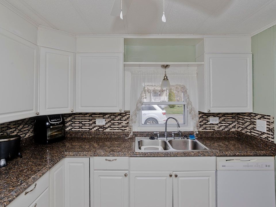 1st image of 12 Carol Cir