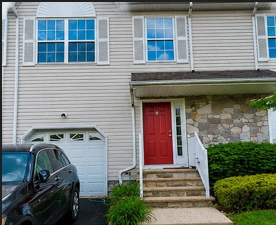 3 bed, 2.5 bath, 1700 sqft, $3,100 — Photo 2