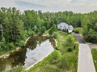 26 Fawn Meadow Dr, Hamlin, NY 14464