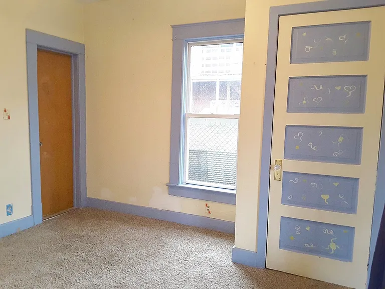 213 1/2 Crescent St — Photo 11