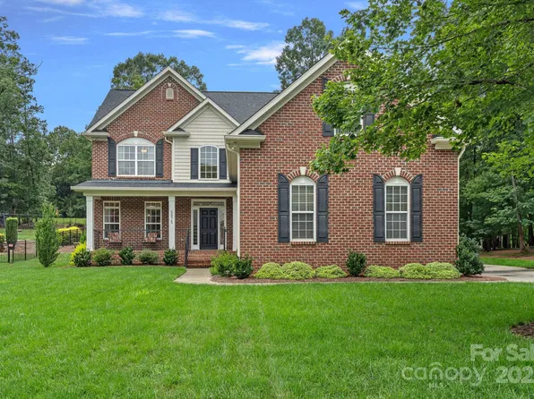 5875 Tipperary Dr, Denver, NC 28037