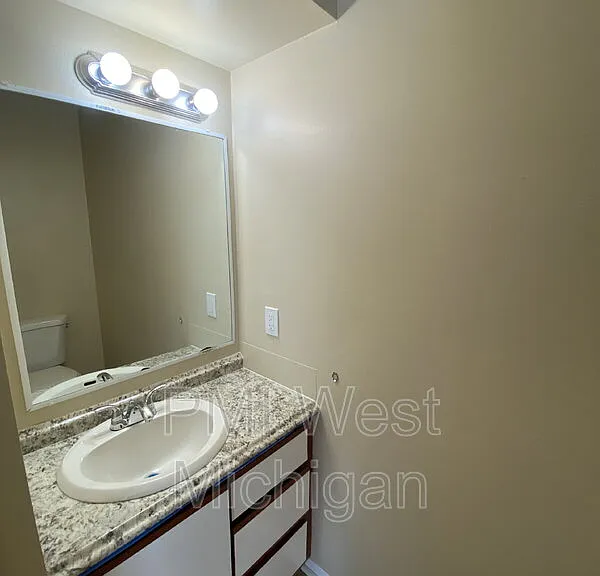 6081 In The Pines Dr SE — Photo 5