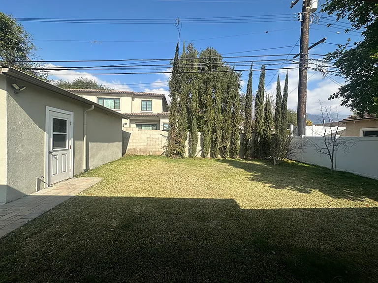 121 W Floral Ave — Photo 24