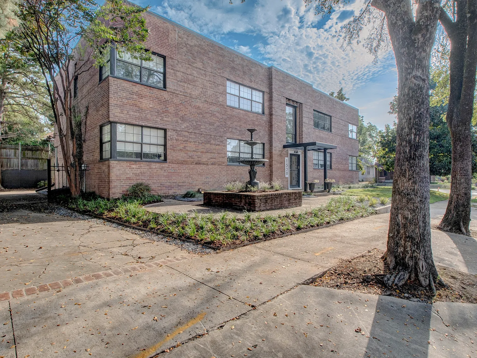 The Harding — Photo 2