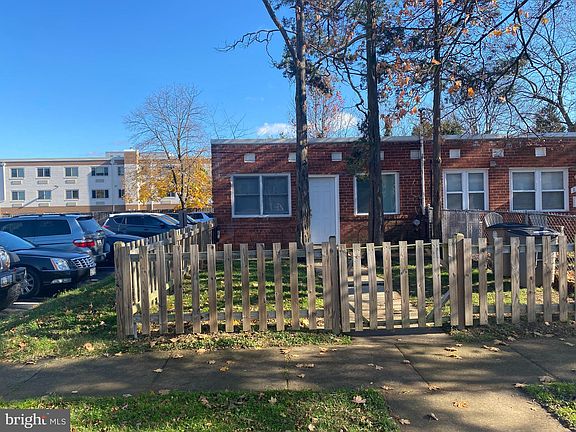 5th image of 241 N Adams St