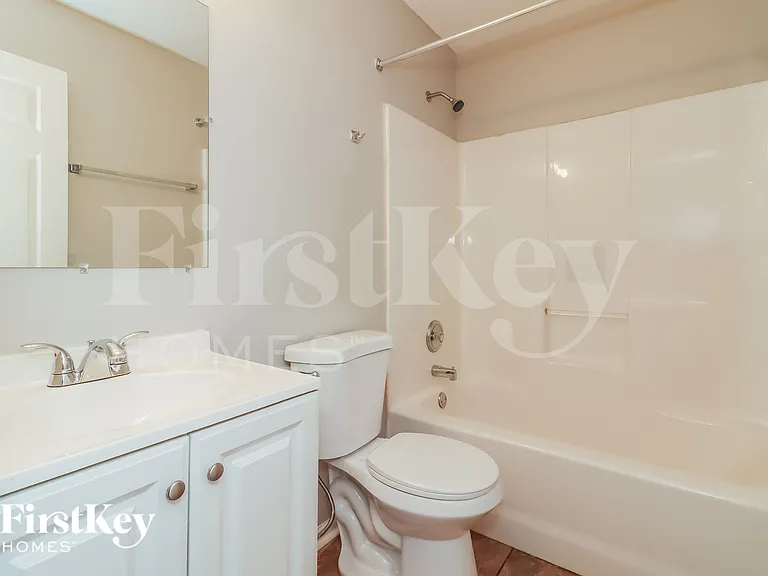 1310 Invermere Dr SE — Photo 17