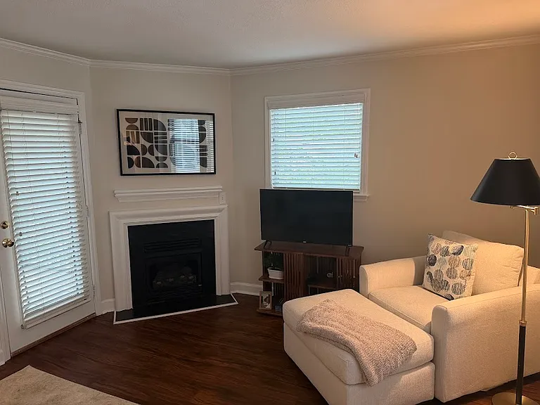 1011 Nicholwood Dr #209 — Photo 3