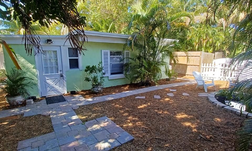 1st image of 3809 Periwinkle Ln