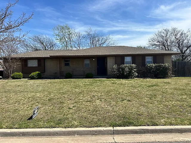 1000 S Howard Ave — Photo 1