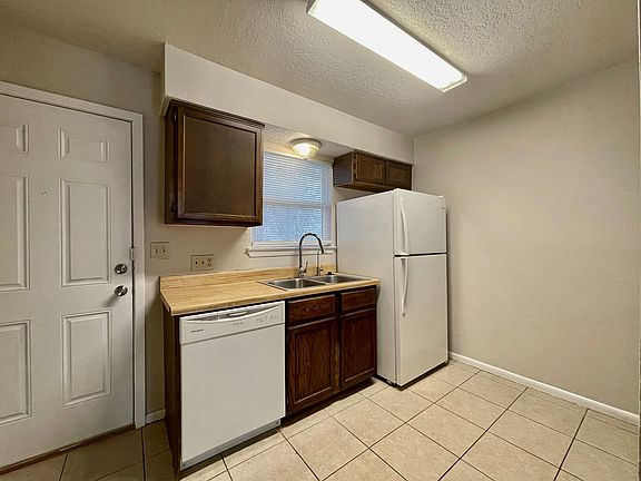 4th image of 107 1st St #B