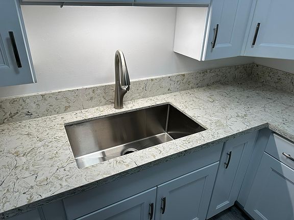 4th image of 20336 Cohasset St APT 24