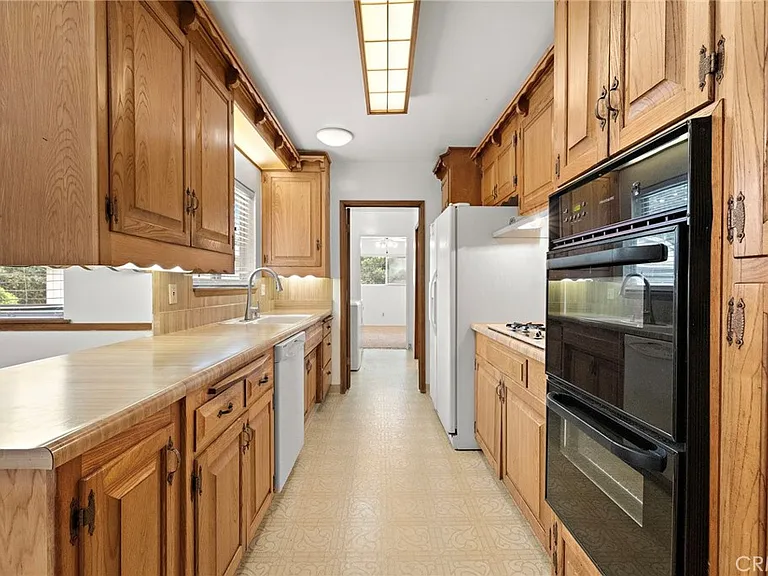 509 California Dr — Photo 10