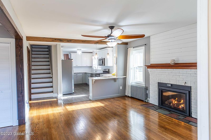 3rd image of 2484 Brookview Road