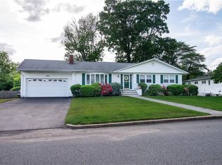 221 Summit Dr, Cranston, RI 02920