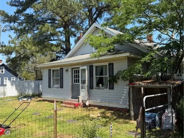 3333 Guinea Cir, Hayes, VA 23072