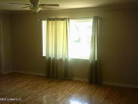 4th image of 8808 Oakwood Dr