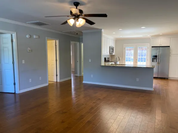 525 NE Broad St #B, Southern Pines, NC 28387
