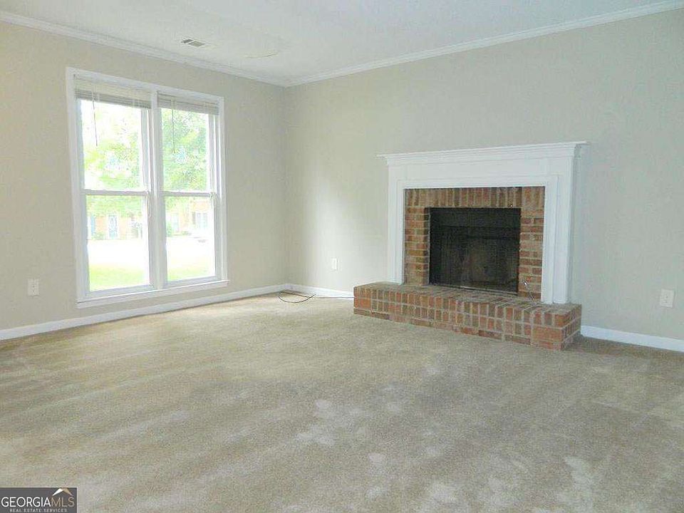 2nd image of 687 Redland Dr #687
