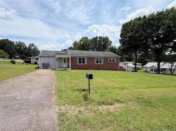302 Bryan St W, Bremen, GA 30110