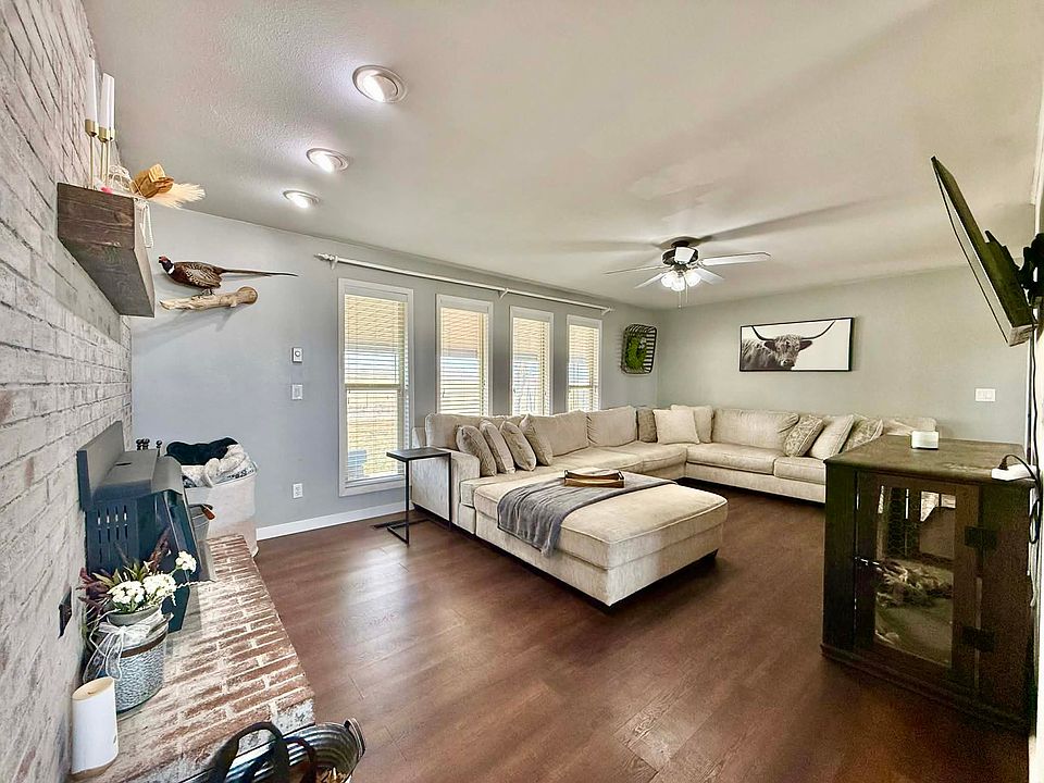 1st image of 4462 S Vernal Ave