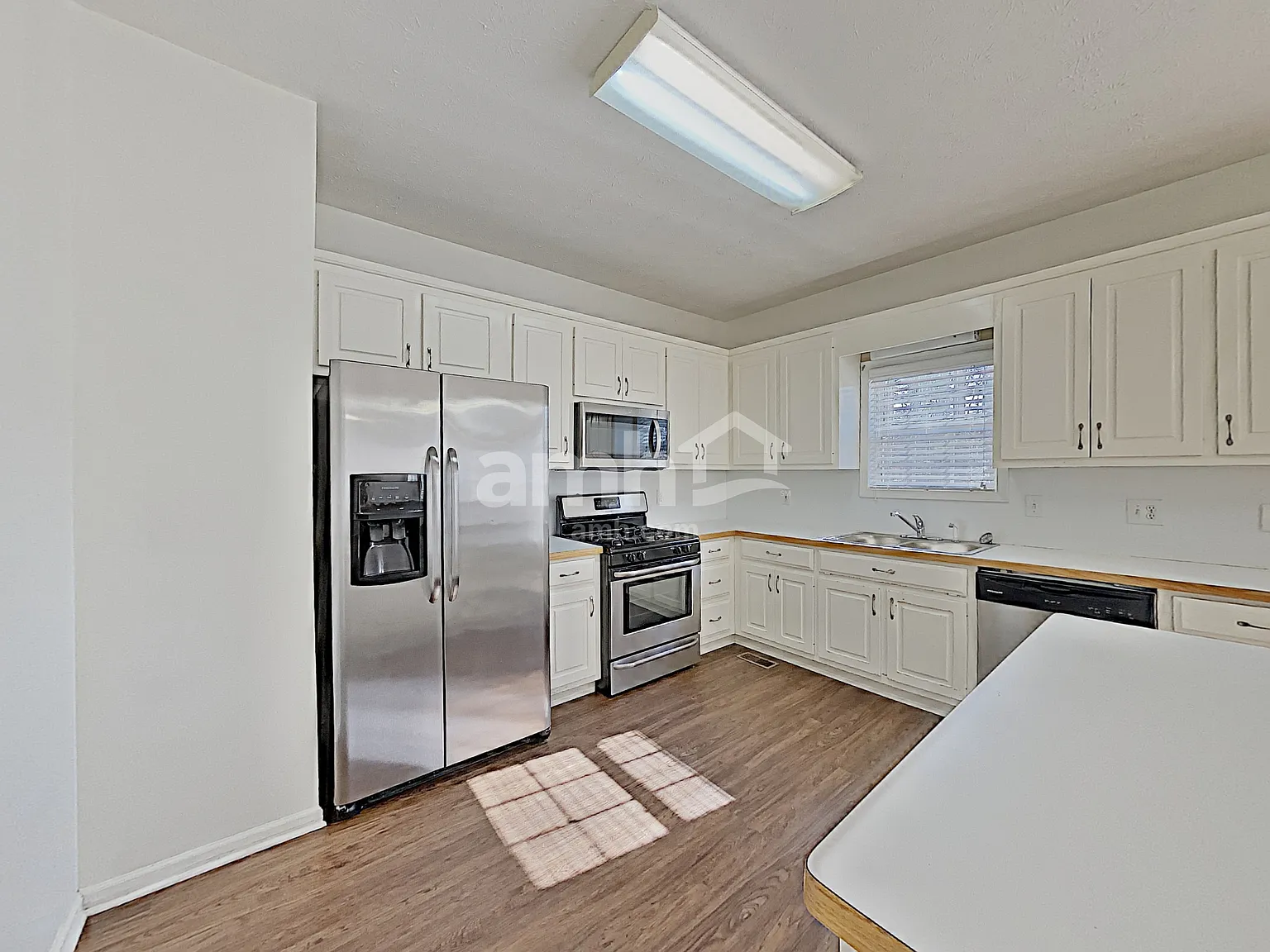 3 bed, 2.5 bath, 2170 sqft, $2,420 — Photo 4