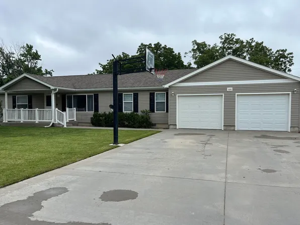 1010 Roxanne Dr, Great Bend, KS 67530