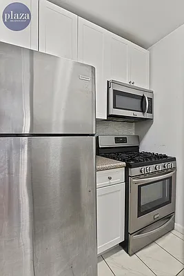 Rented by Plaza Real Estate Group | media 17