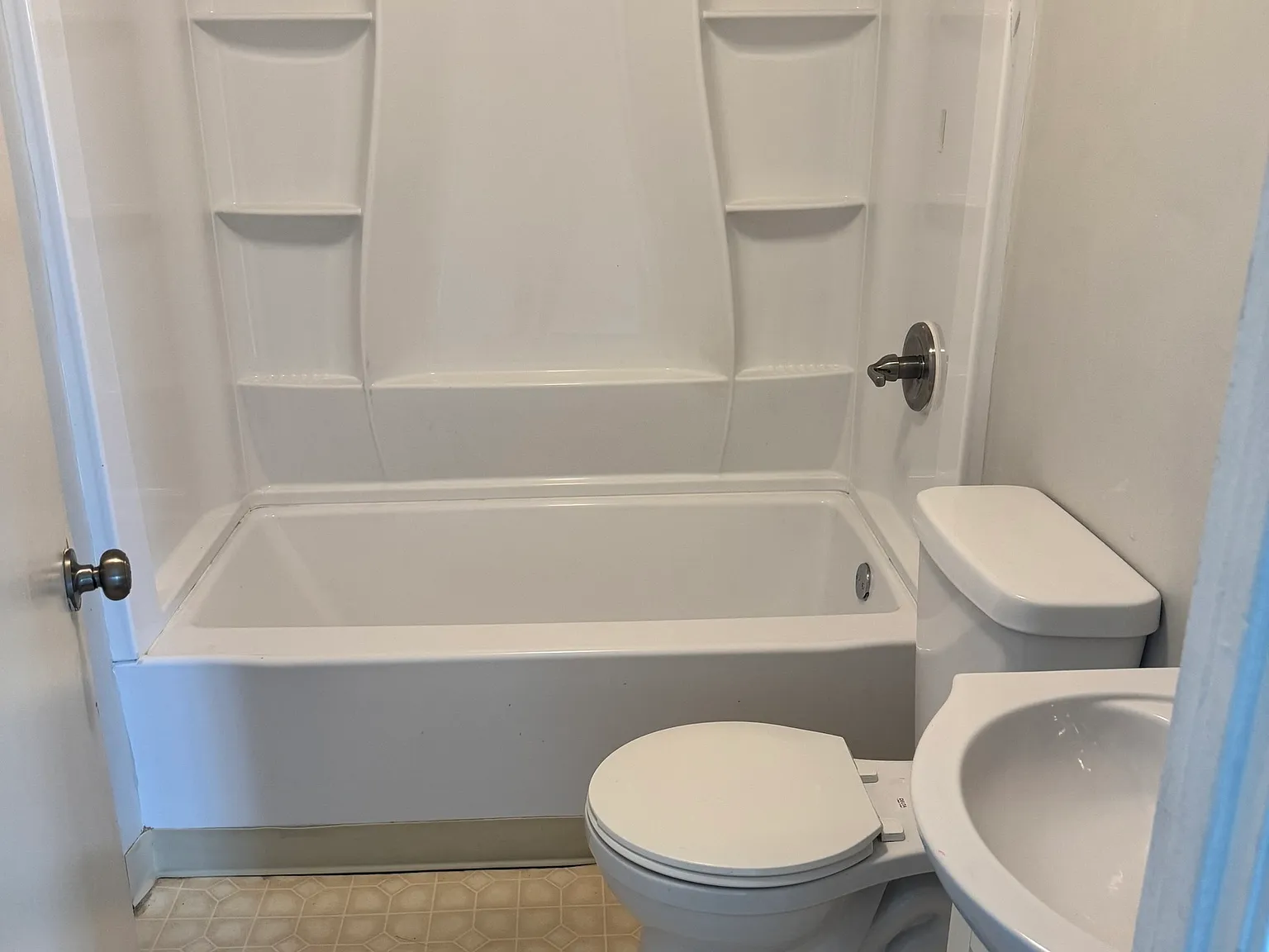 1 bed, 1.0 bath, 500 sqft, $1,300 — Photo 3