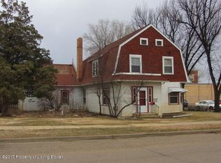 208 4th Ave W, Dickinson, ND 58601