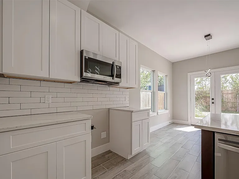 8128 Chateau St — Photo 18