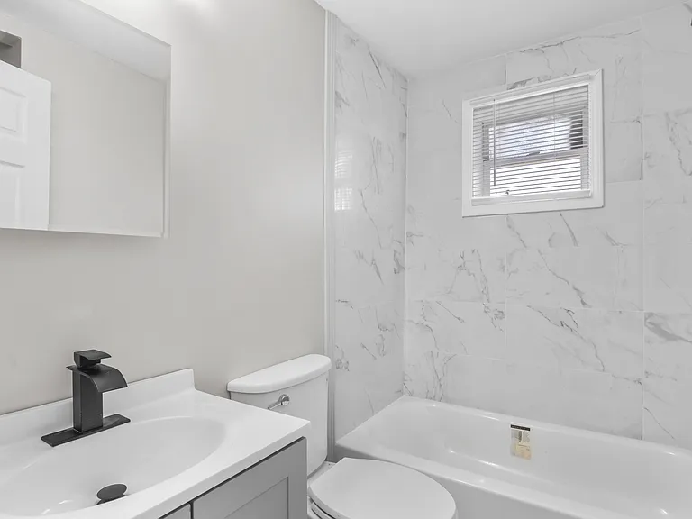 396 Rawson St SW #7 — Photo 7