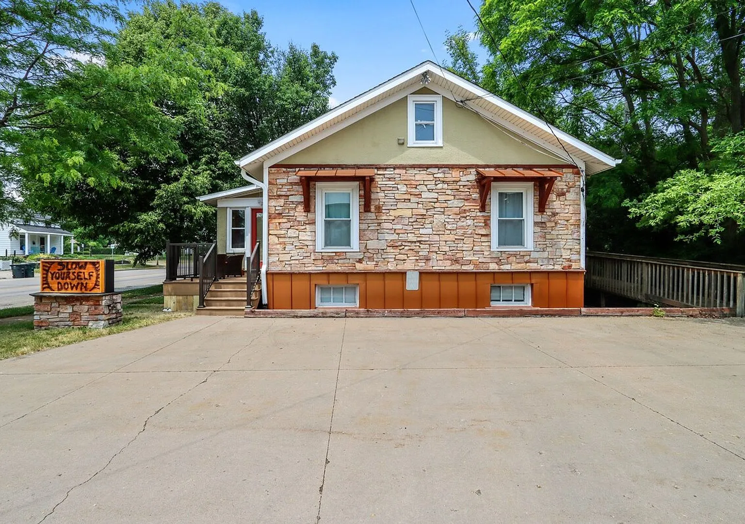 Dog-Friendly Downtown Lake Geneva Home Available for Monthly & Mid-Term Rentals — Photo 1